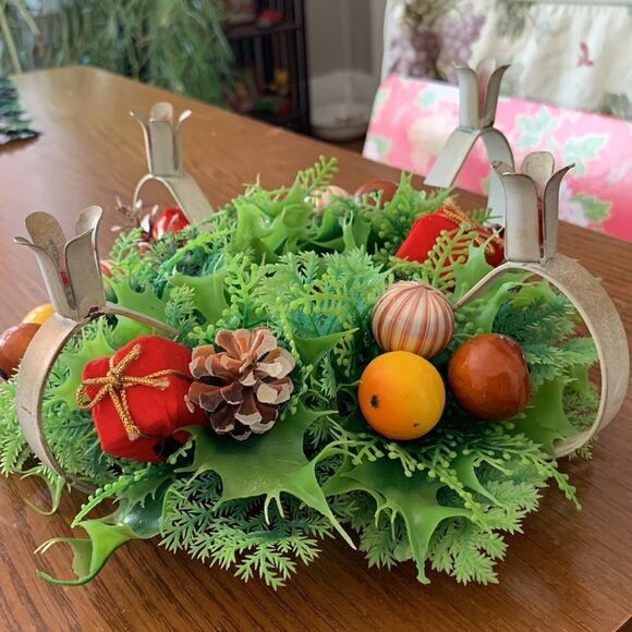 Vtg metal Christmas candle holder with greenery - Picture 3 of 6